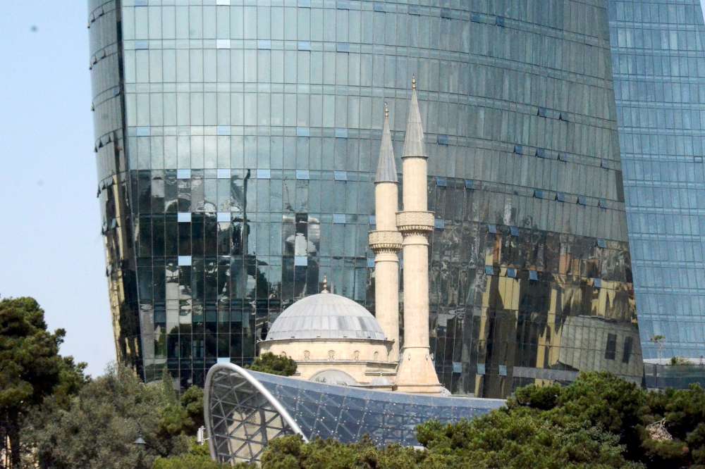 094_Baku-Moschea-sulle-Flame-towers---Bortolin