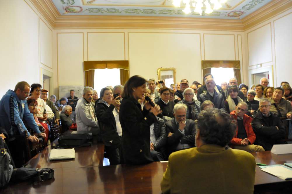 I medici dell'ospedale testimoniano la vitale importanza delle apparecchiature ricevute