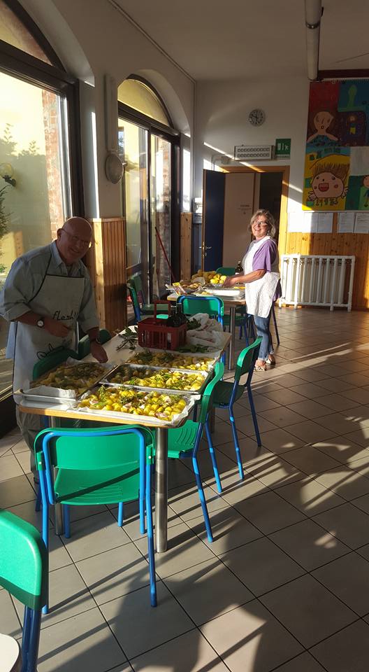 I preparativi per la cena comunitaria